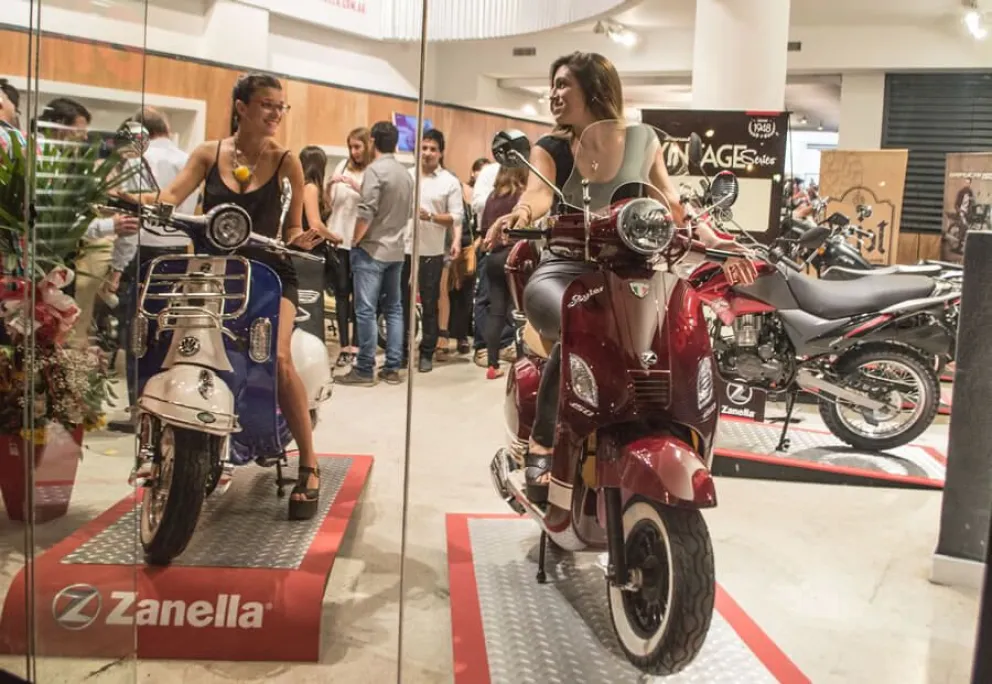 Por no cambiar una moto fallada, deberán indemnizar a la compradora