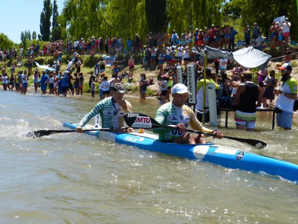 Regata del río Negro: la quinta etapa fue para los Caffa, que achican distancias