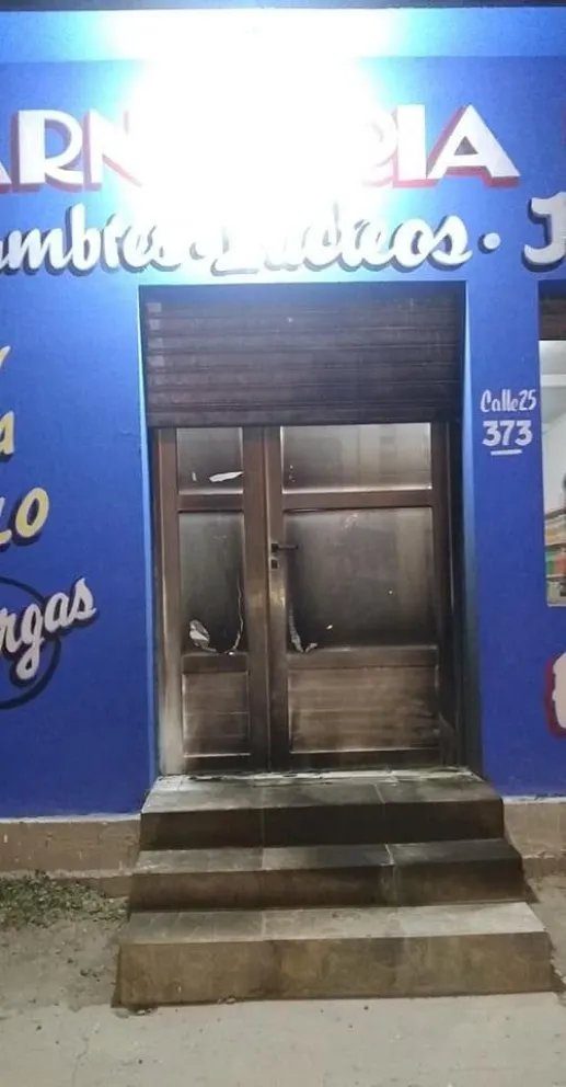 Otra vez intentaron quemar un local comercial del barrio Mi Bandera