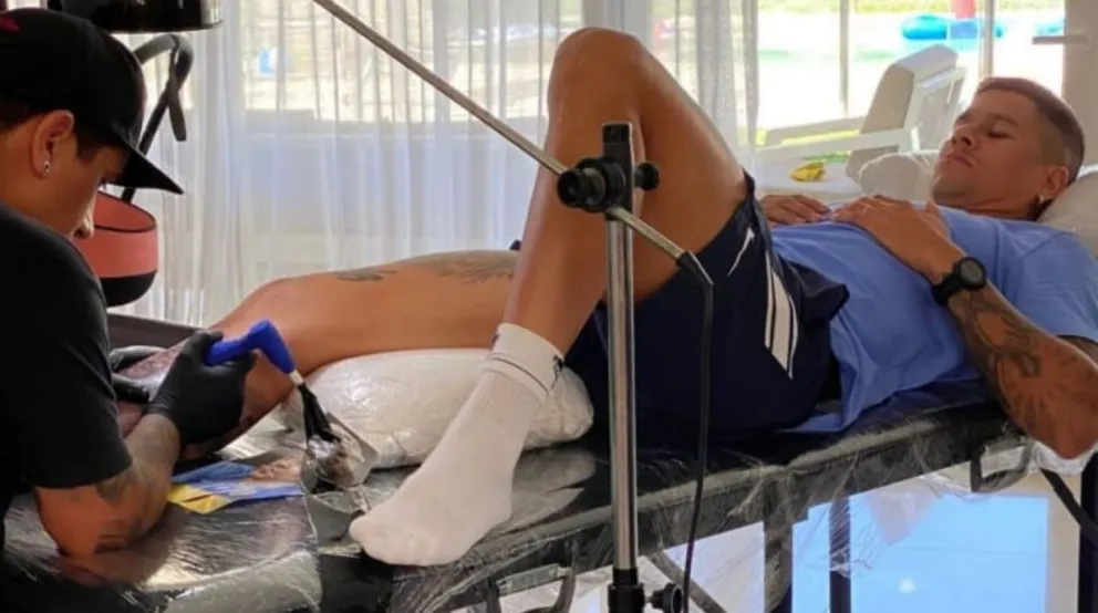 ¿Guiño a Boca? el impactante tatuaje de Maradona que se hizo Marcos Rojo