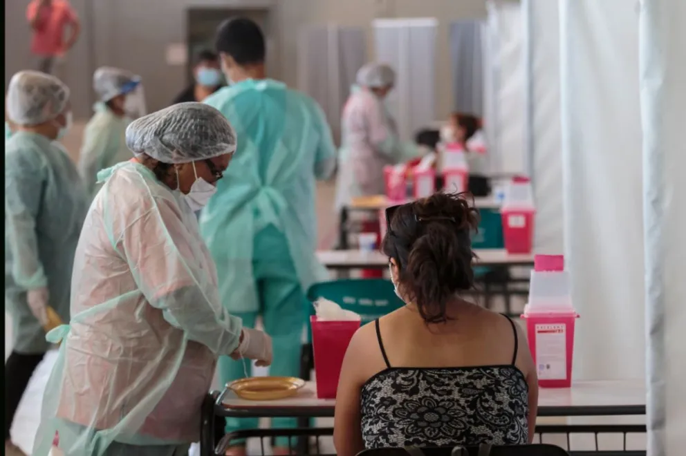Avanza la vacunación de los trabajadores de la Salud en Viedma 