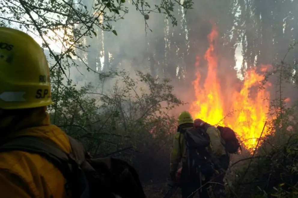 Se descontroló el incendio cerca de El Bolsón y ya afectó 6.500 hectáreas