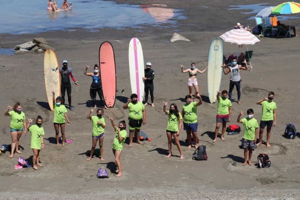 Lo que hay saber del Surf Escolar, la propuesta que generó polémica en las redes