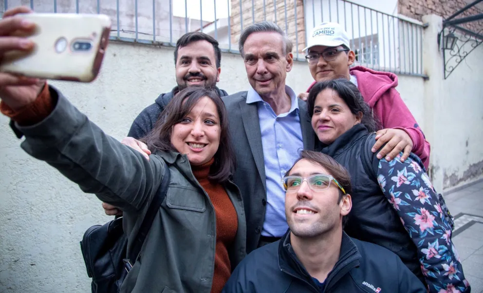 Pichetto camina las villas porteñas con los ministros de Larreta