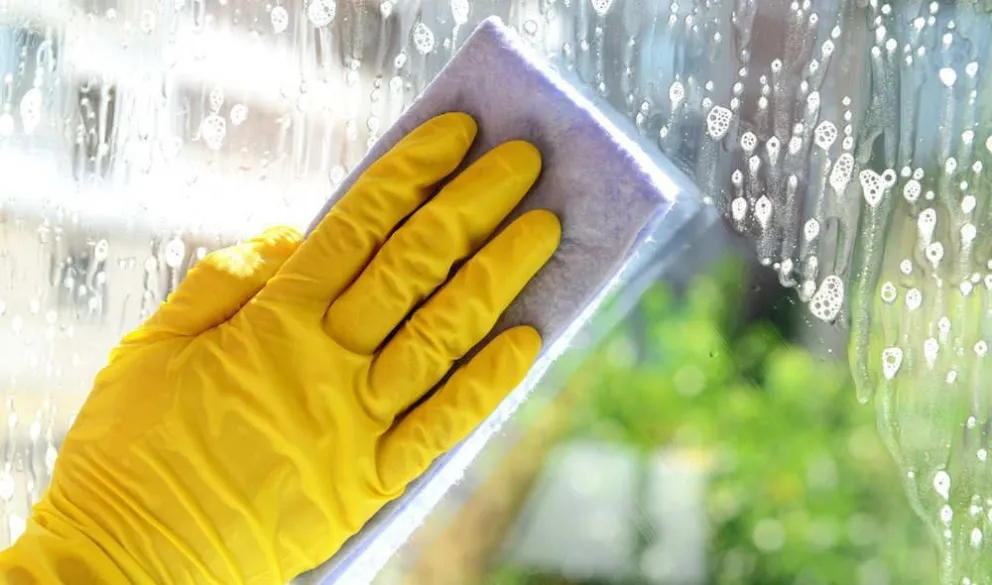 Dejá tus vidrios impecables utilizando vinagre para limpiarlos