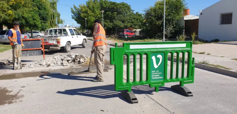 Avanza el plan de mejoramiento vial en decenas de calles de Viedma