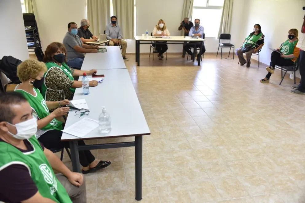 Vuelta a clases: exigen escuelas en condiciones y que los porteros reciban la vacuna