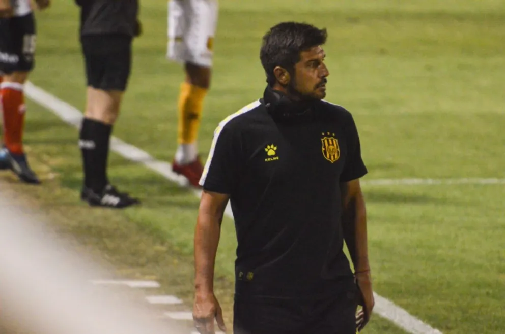 Acusado de pedir favores sexuales a sus jugadores, renunció el técnico de Olimpo
