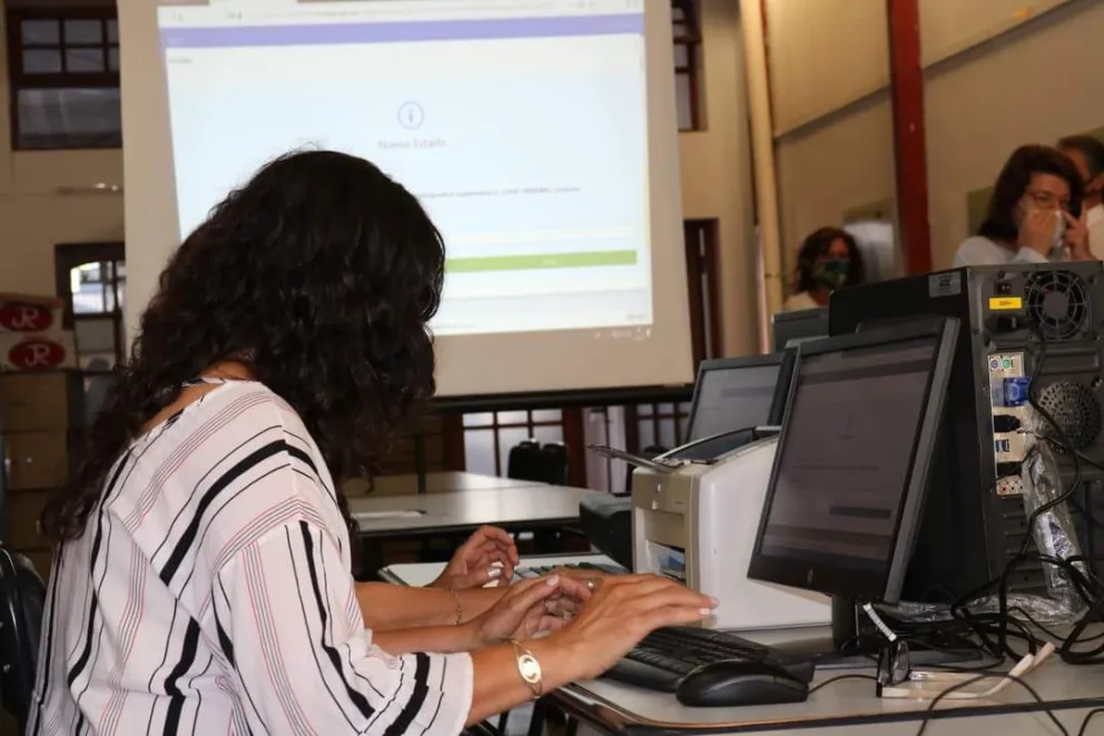 Solo un click: sigue el ágil sistema de titularización de 600 docentes