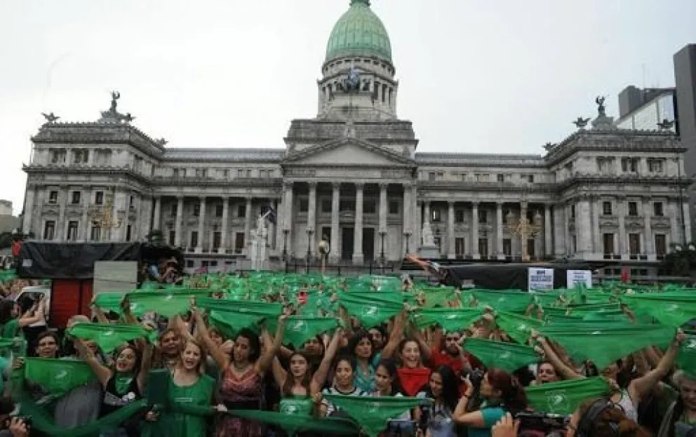 Presentaron un amparo para suspender la ley del aborto a nivel nacional