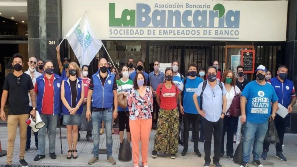 Paritarias 2021: bancarios acordaron un aumento salarial del 29%