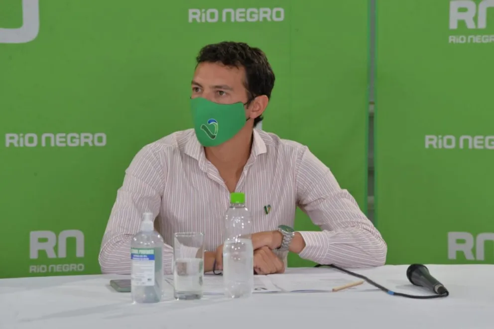 La Municipalidad piensa reforestar con montes para la alimentación de los loros