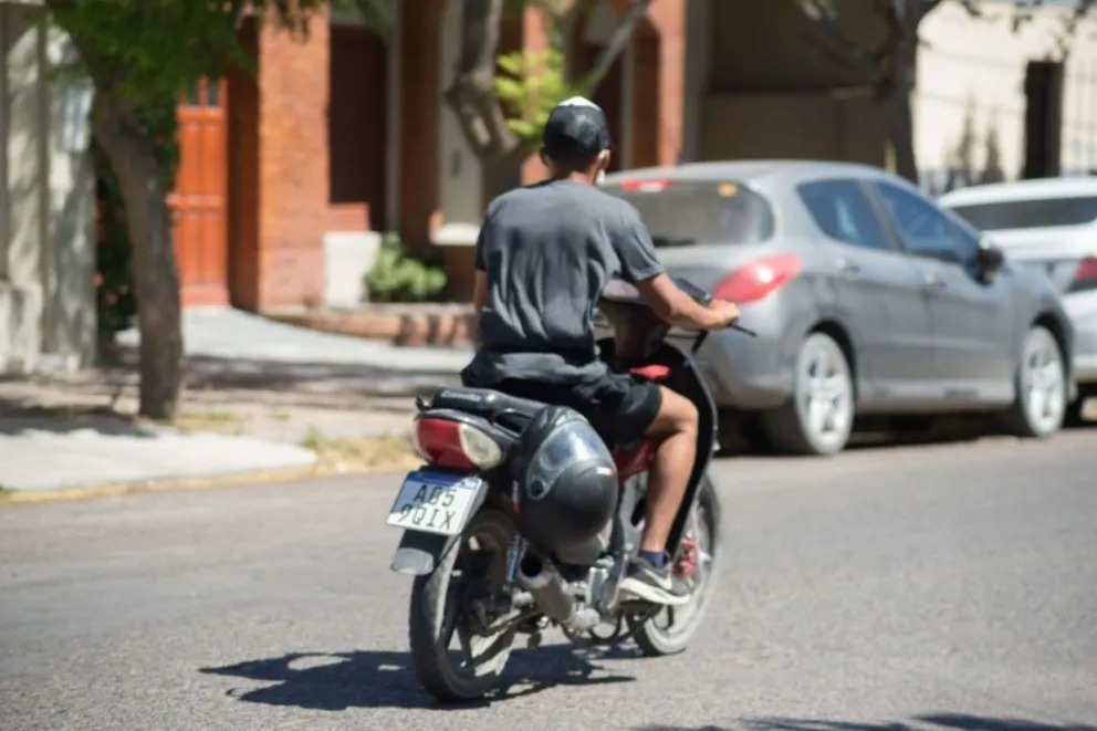 Peligro cotidiano: Sólo dos motociclistas de 10 usan casco