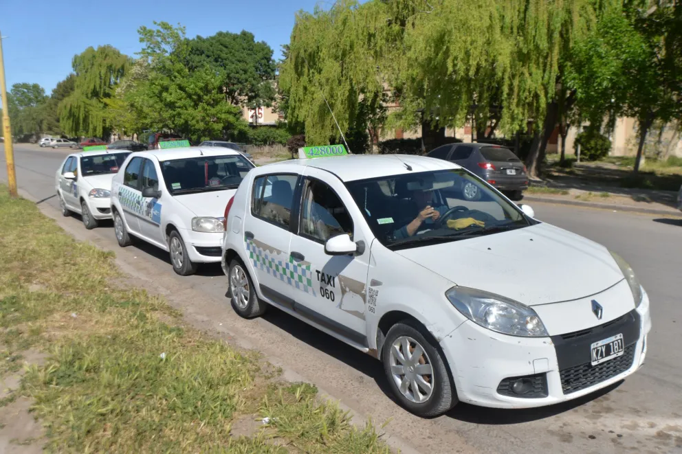 Taxistas insisten en un aumento tarifario y se quejan de la falta de respuestas