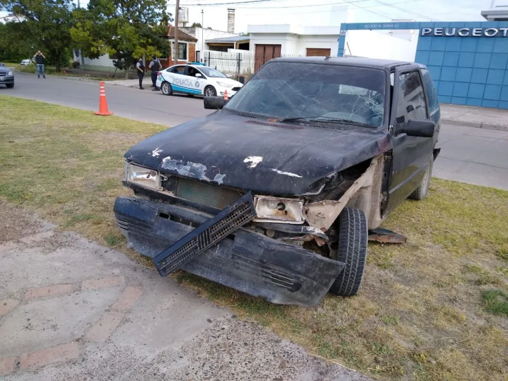 Robo de película: lo chocaron en contramano, le tiraron gas pimienta y se llevaron un bolso con plata