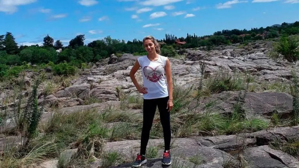 Victoria cayó de su bici cuando se le cruzó una pelota y murió tras 18 días en coma