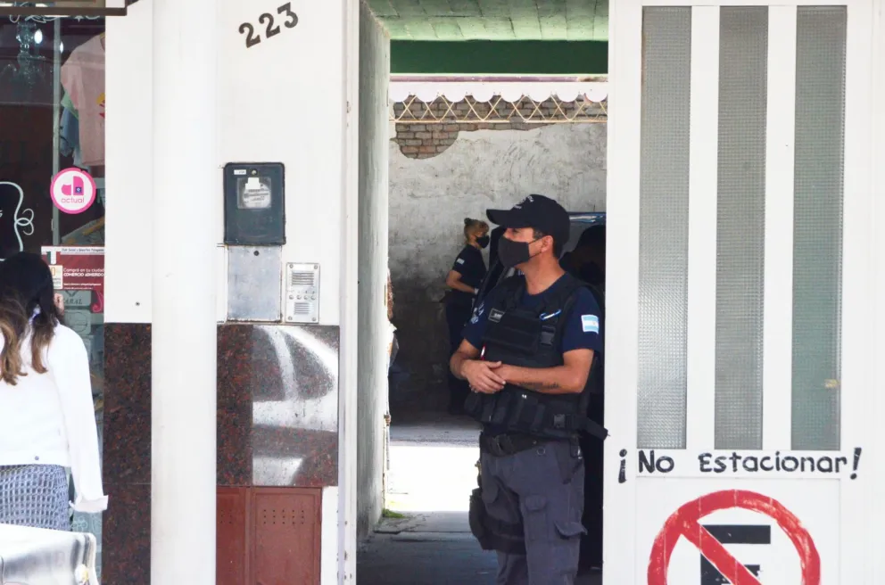 Realizaron tres allanamientos y detuvieron a un hombre por el robo al recaudador