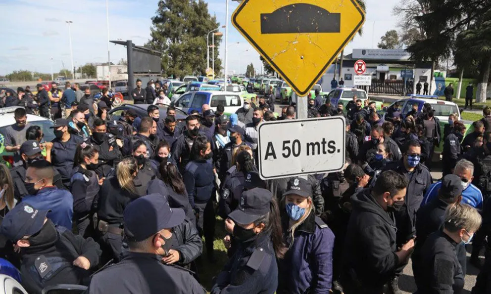 Desafectaron a 400 policías que participaron de las protestas el año pasado