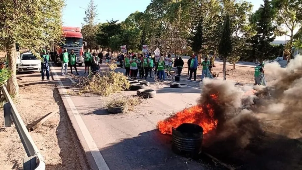 Protesta por despidos: ATE bloquea el acceso a Playas Doradas