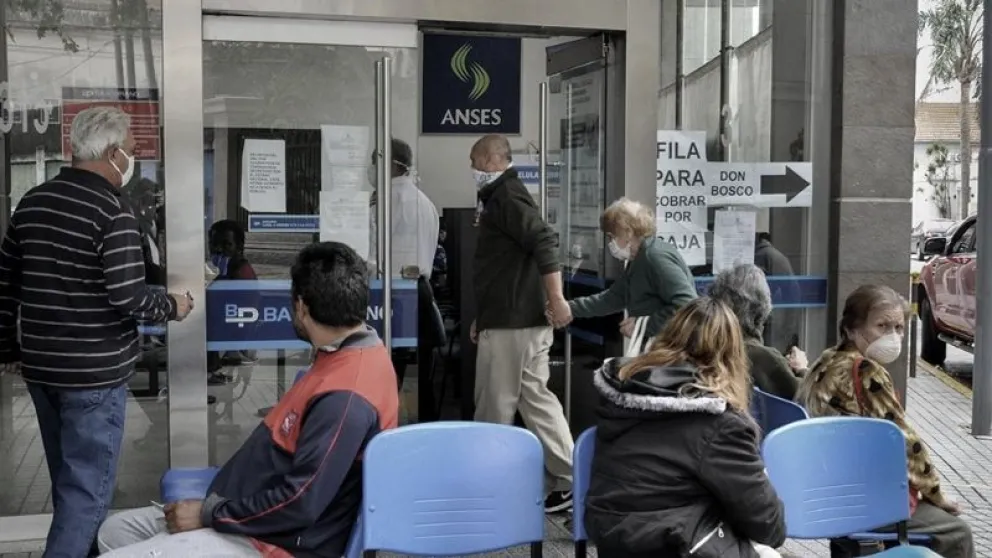 Jubilaciones y AUH: el aumento de rondaría el 8%