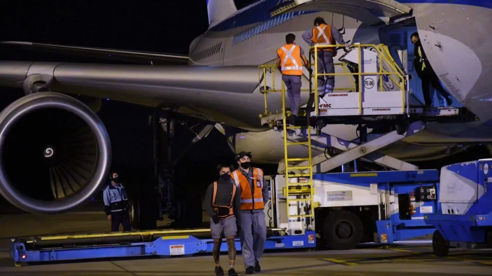Partió hacia Argentina el vuelo que trae 400 mil dosis de la vacuna Sputnik V
