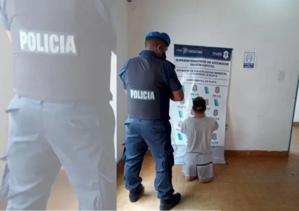 Insólito: no tiene manos ni piernas pero fue detenido por robar una cartera