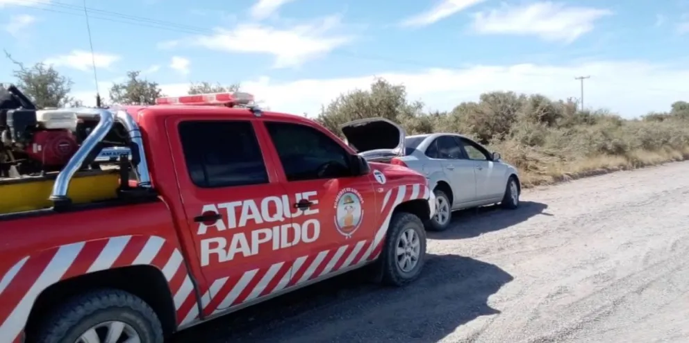 Una pareja de viedmenses volcó camino a San Blas