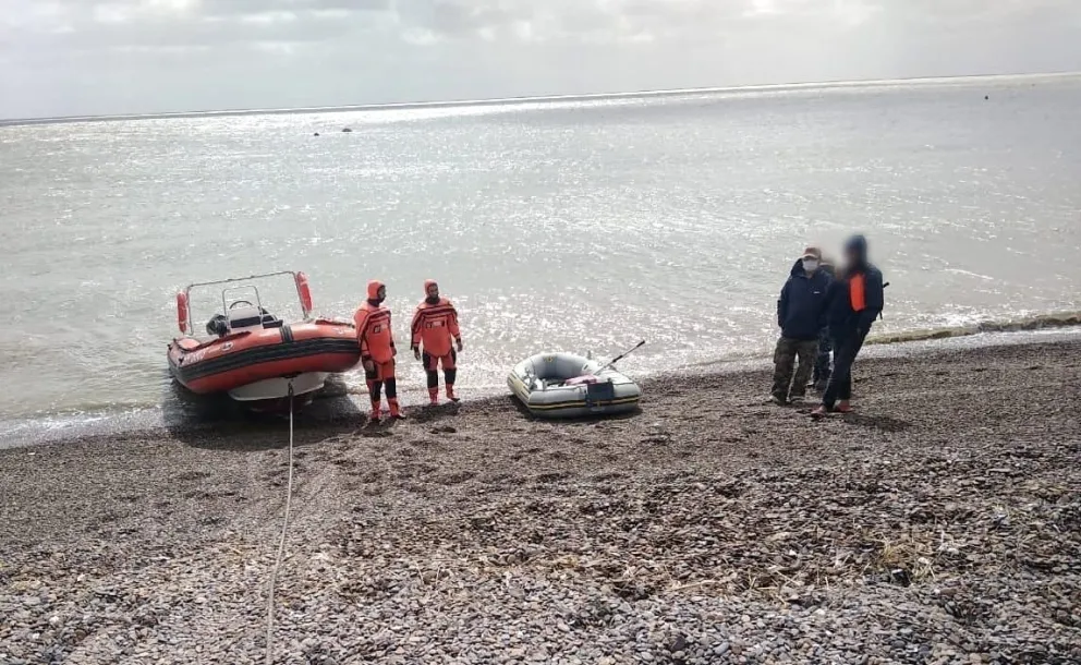 Prefectura de Patagones rescató un navegante que no podía volver a la costa