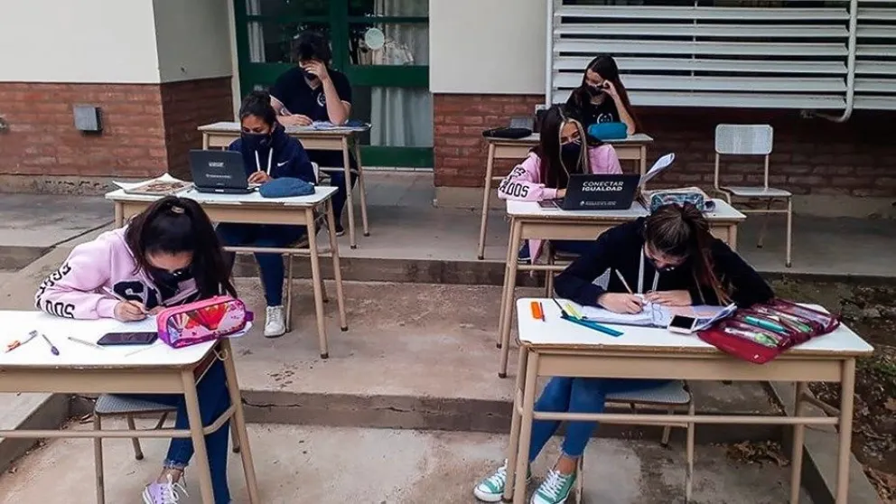 Con presencialidad cuidada y progresiva comienzan las clases en todo el país