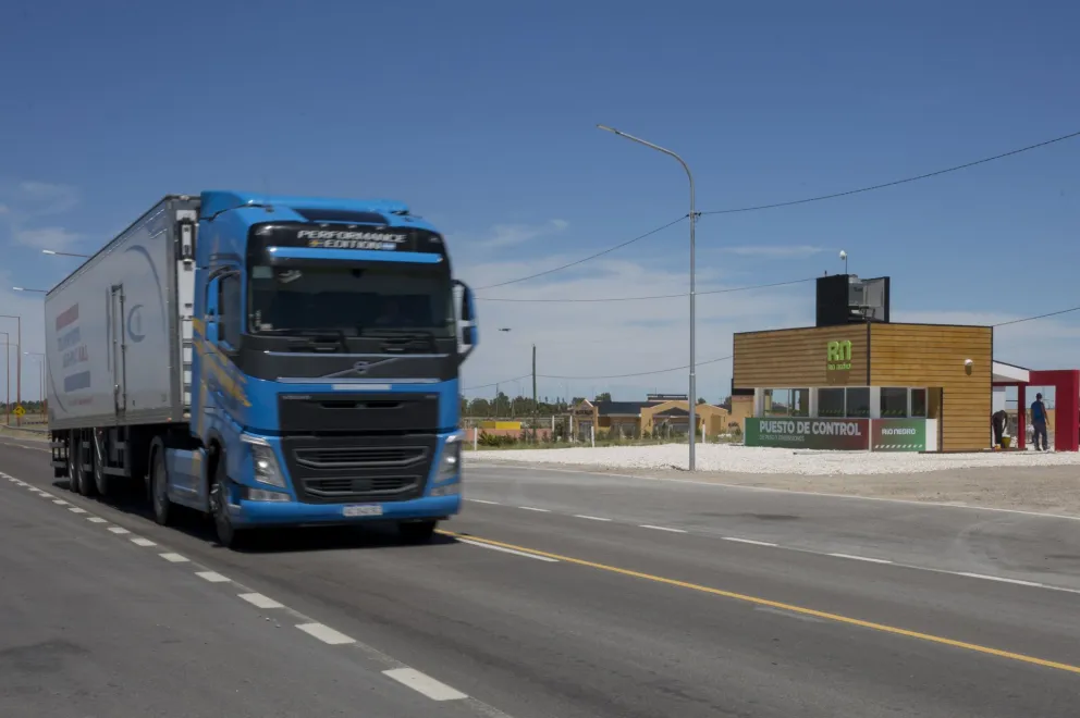 Ruta 2: detectaron más de 40 camiones excedidos de carga y los multaron
