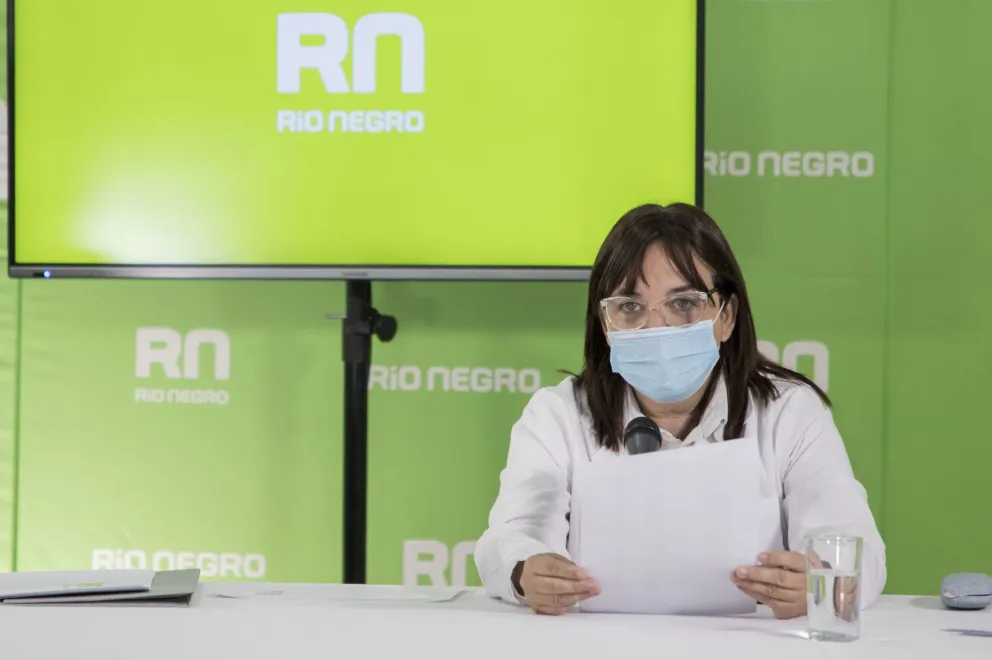Los vacunados deben seguir con el barbijo, según Ibero