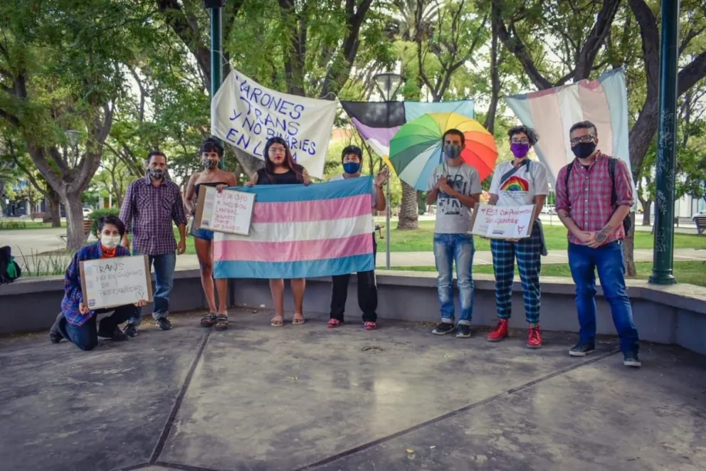 Banderazo por la Ley de Cupo y la Inclusión laboral travesti, trans, no binarie