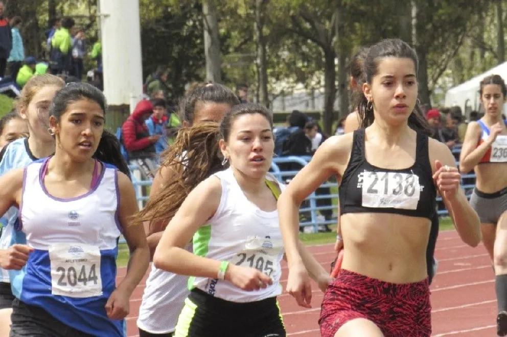 El atletismo federado vuelve a la competencia en la región