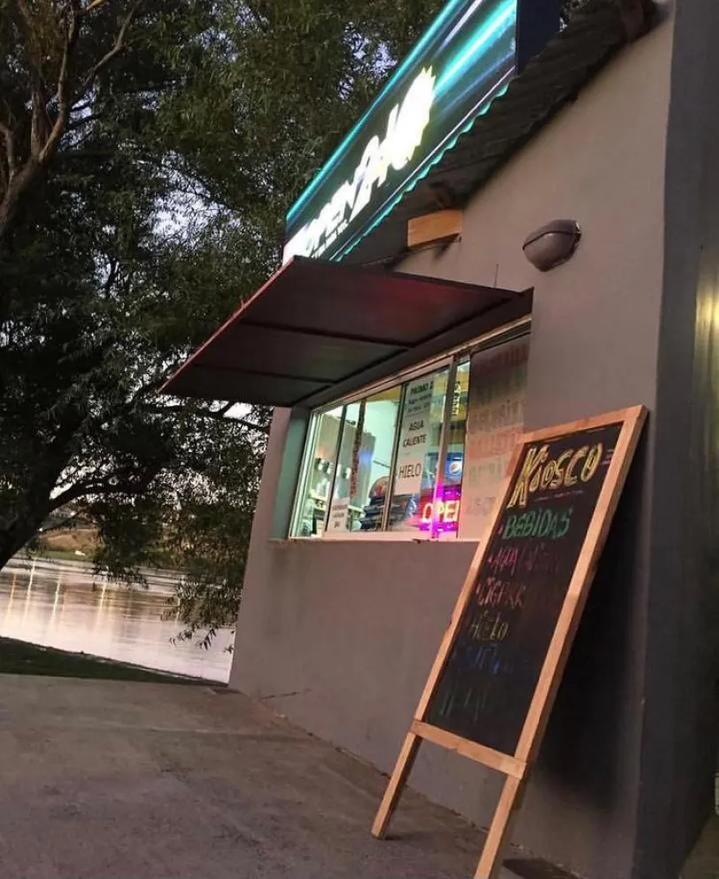 Barretearon la puerta y robaron un kiosco en plena costanera