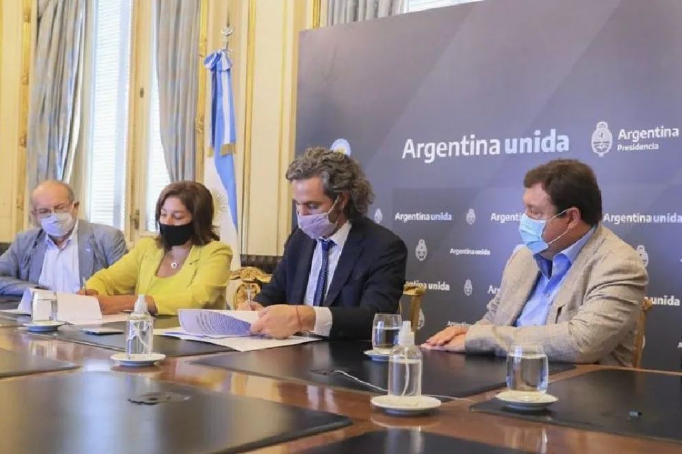 Río Negro firmó contratos con Nación para ampliar la conectividad