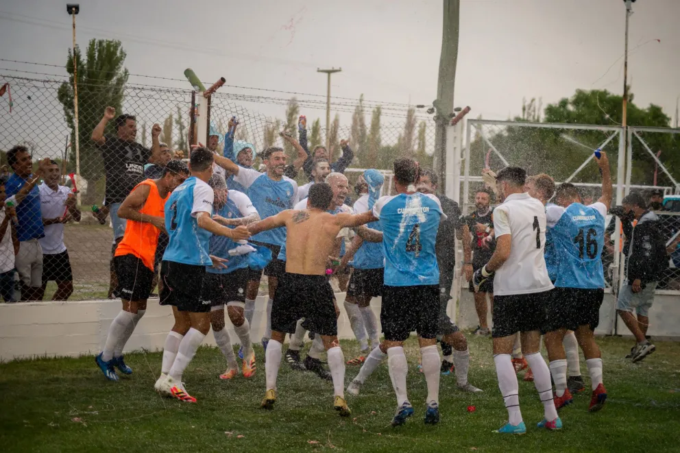 El equipo de Tinelli ascendió al Federal A con una goleada y hubo incidentes