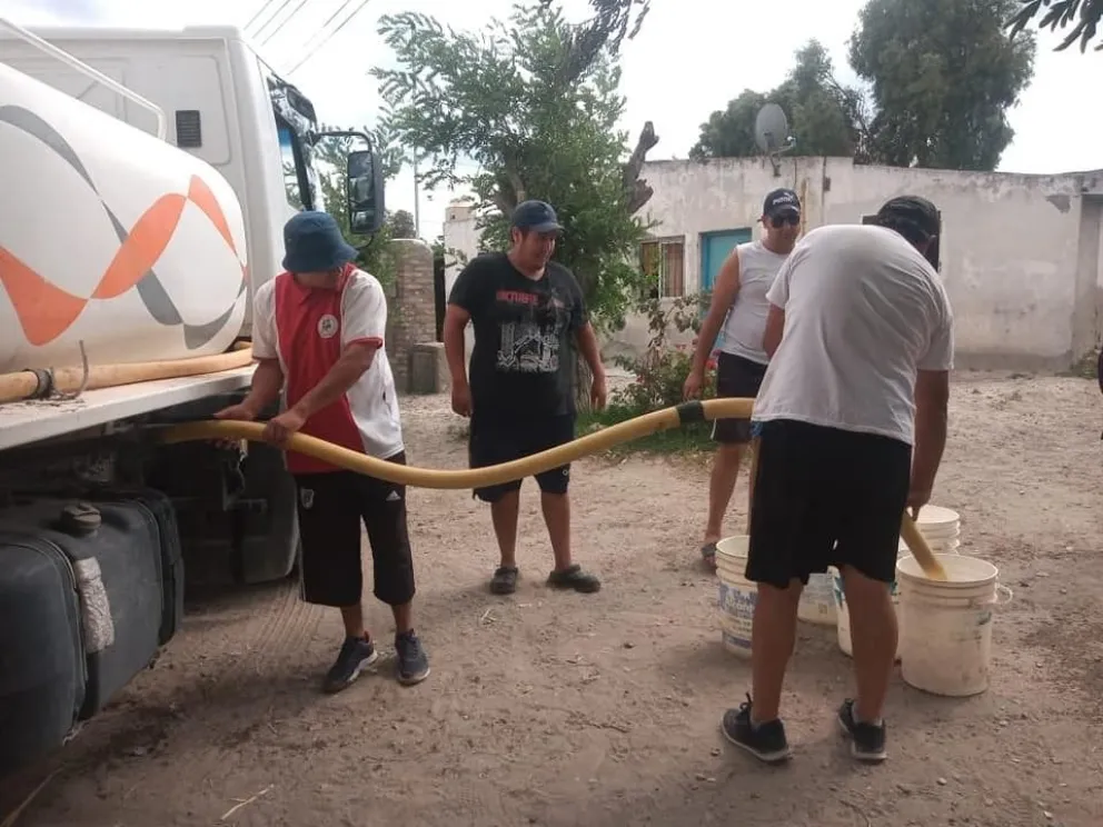 Luego de un fin de semana sin agua, los vecinos se organizan para reclamar