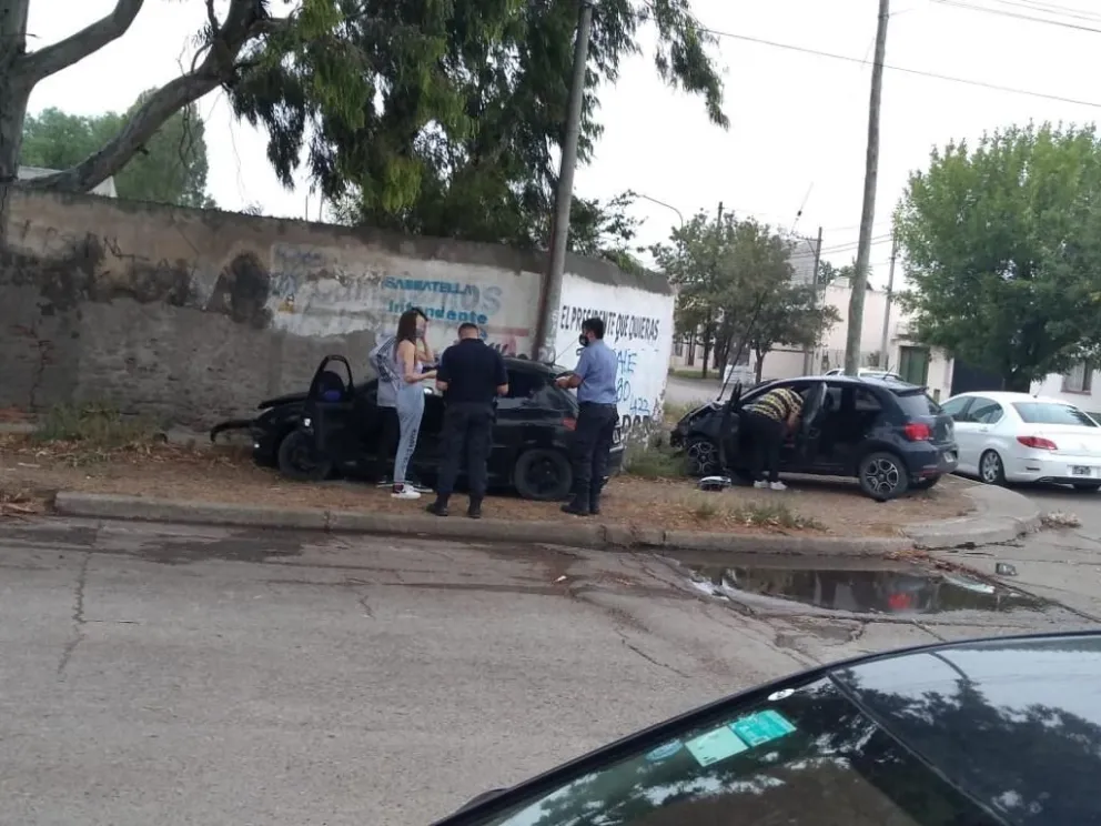Fuerte choque en la esquina de Colón y Periodistas Argentinos