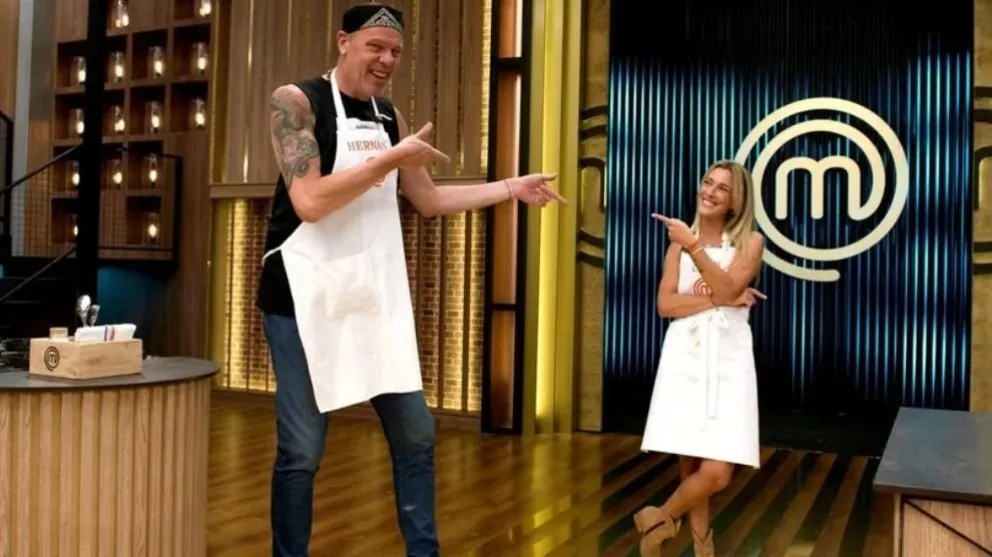 ¿Romance en puerta en Masterchef Celebrity?: el Loco Montenegro y Claudia Fontán se tiraron onda