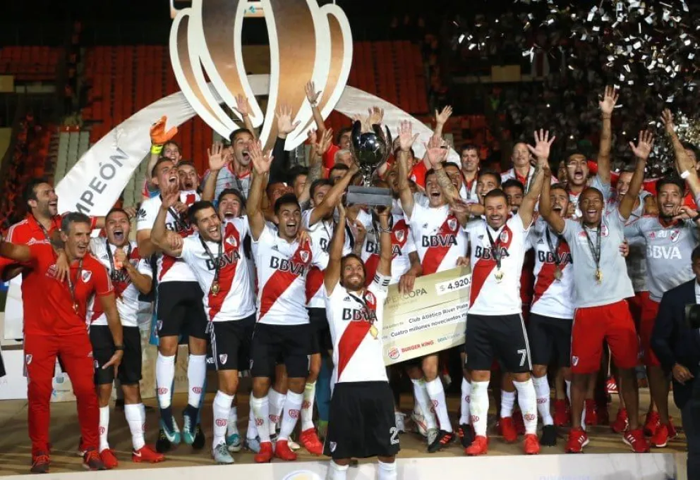 ¡River bailó a Racing y es campeón de la Supercopa Argentina!