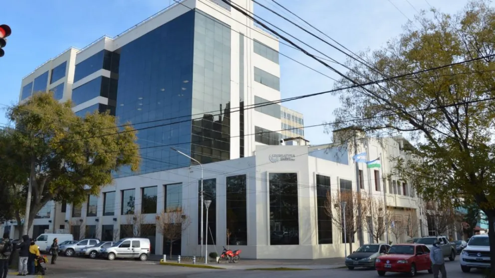 Asueto voluntario a trabajadoras legislativas en el Día de la Mujer
