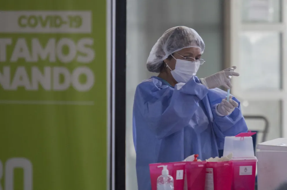 En Río Negro fueron vacunadas 862 personas consideradas "personal estratégico"
