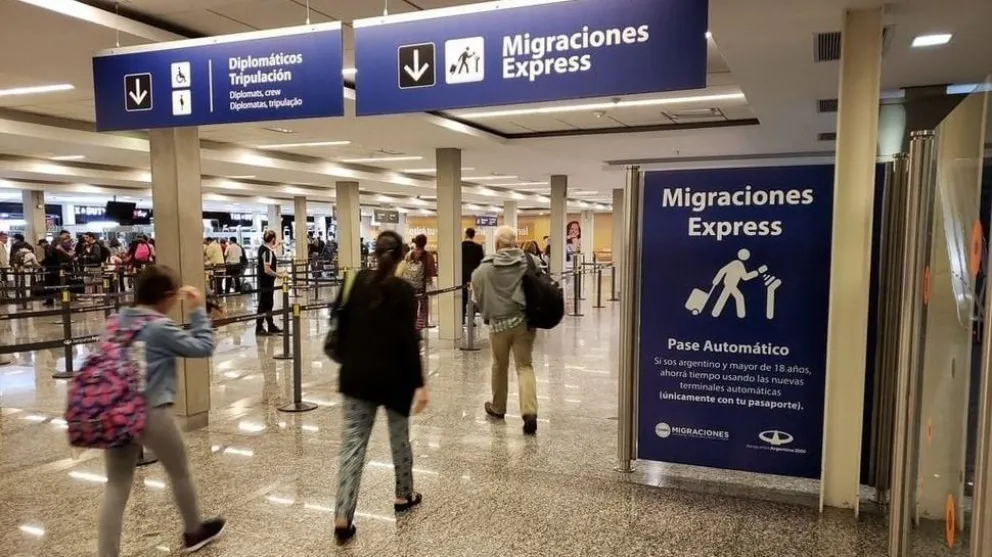 Migraciones aclara: los extranjeros con antecedentes no pueden ingresar al país