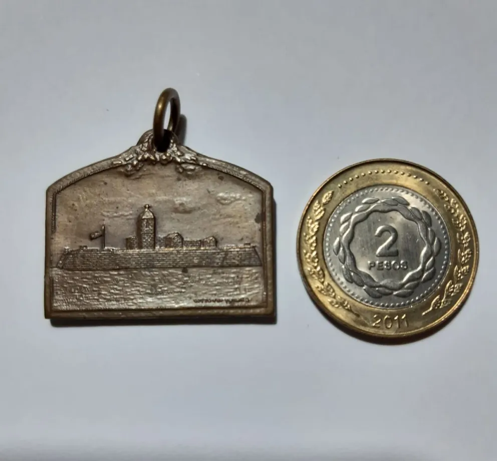 Venden por MercadoLibre medallas del Centenario de la Batalla del 7 de Marzo