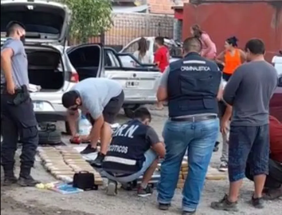 La Policía secuestró más de 90 kilos de droga en espectacular persecución