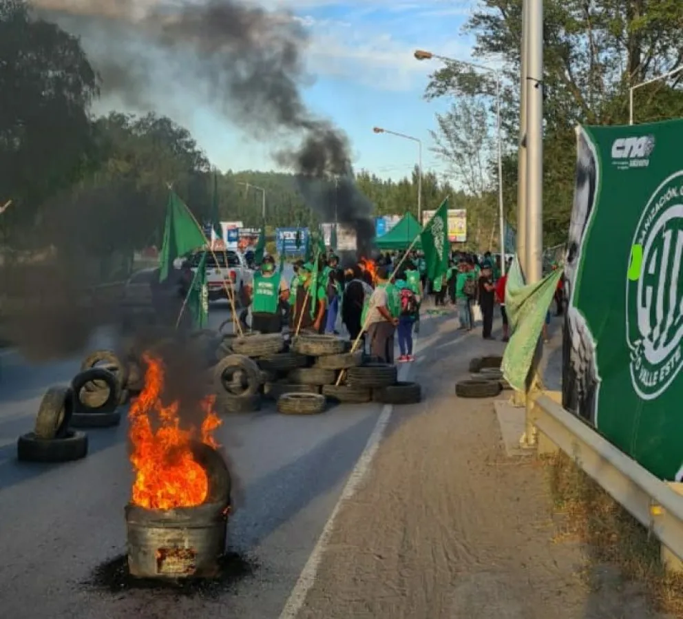 ATE bloquea principales accesos a la provincia en reclamo de salarios