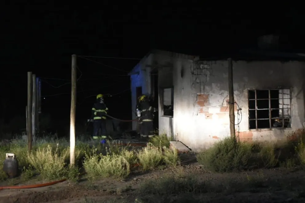 Incendio y pérdidas totales en una vivienda ubicada en la zona rural
