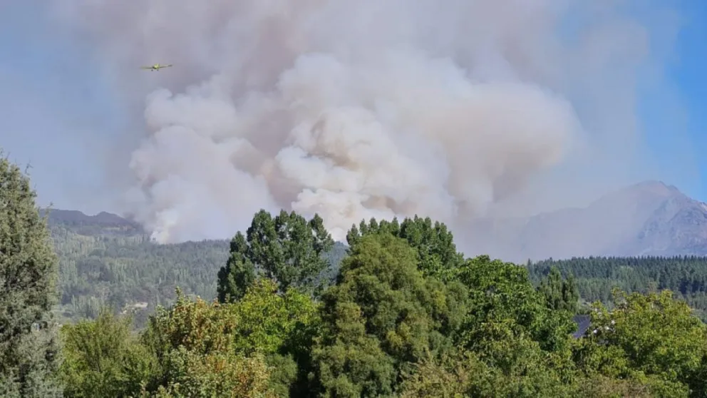 El fuego avanza sin control en “Las Golondrinas”