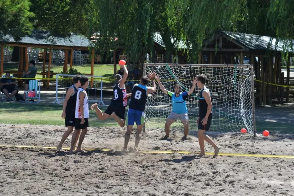Villa Congreso, Only Beach y Sol de Mayo festejaron en Patagones