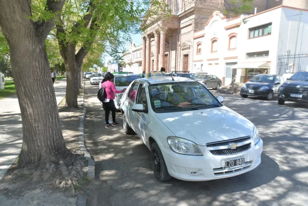 Aumenta el taxi: La bajada de bandera pasará a costar 73.72 pesos 